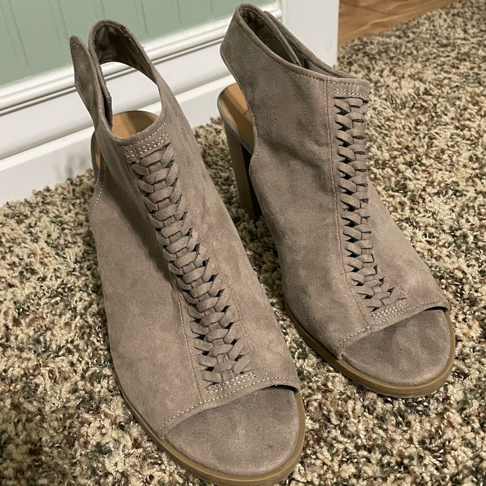 GAP Taupe Chunk Heel Size 10